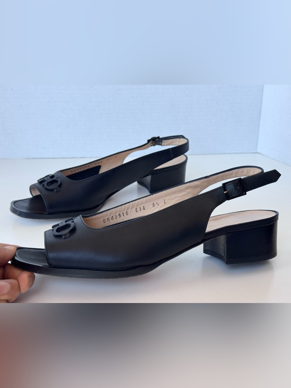 Salvatore Ferragamo Black Leather Slingback Low Heel Gancini Logo Shoes 8.5 - Picture 6 of 11
